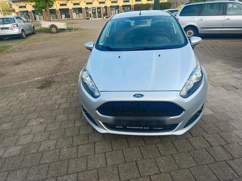 Silber Gebraucht 2016 Ford Fiesta Kleinwagen | 4.100 € (Fairer Preis) - Bild 1/4