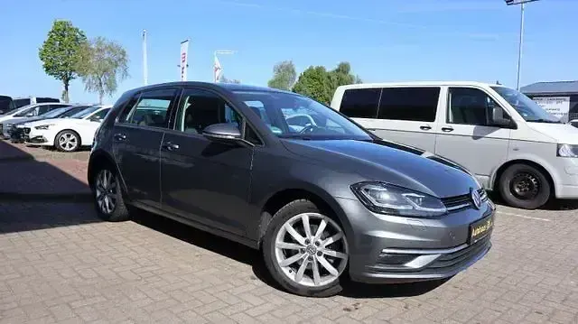 Gebraucht VW Golf VII Highline 150 PS (110 kW) 2019 Grau Limousine