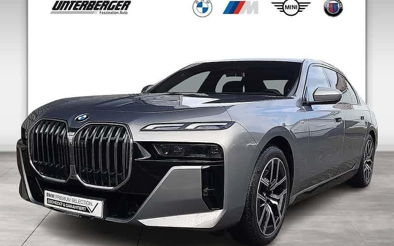 Grau Gebraucht 2024 BMW 740 Comfort Edition Limousine | 89.810 € (Superpreis) - Bild 1/4