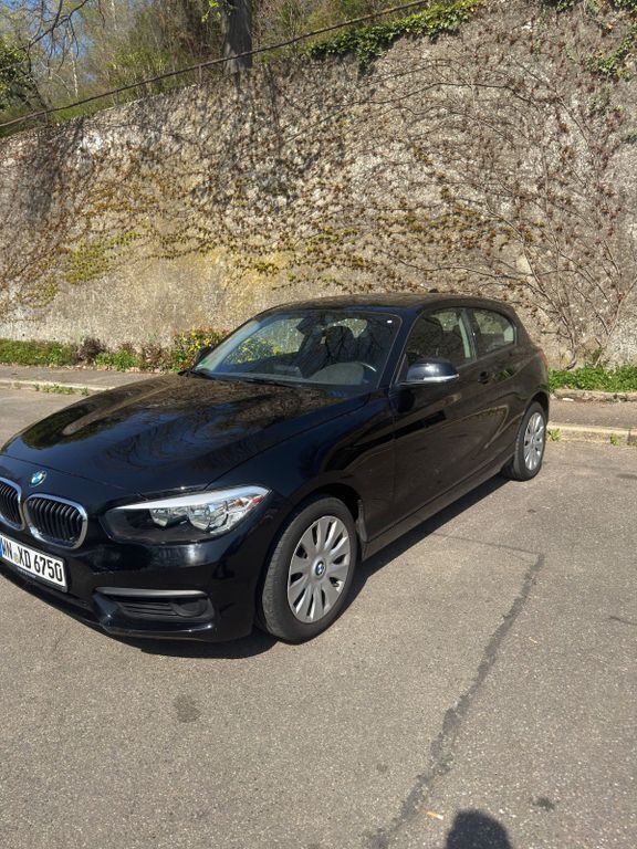 Schwarz Gebraucht 2015 BMW 118 Sport Line Kleinwagen | 8.900 € (Guter Preis) - Bild 1/4