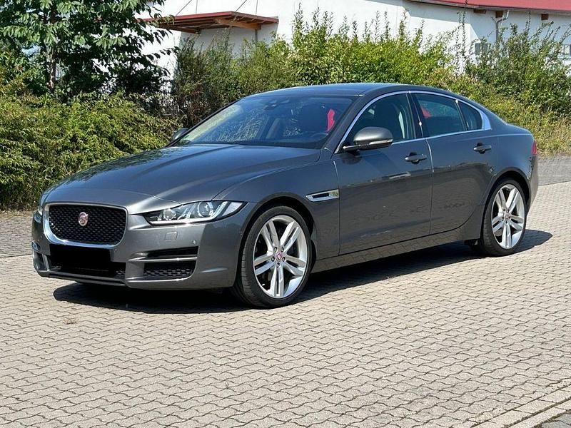 Grau Gebraucht 2016 Jaguar XE Portfolio Limousine | 16.990 € (Superpreis) - Bild 1/4