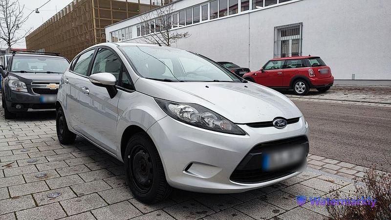 Silber Gebraucht 2011 Ford Fiesta Trend Limousine | 3.999 € (Fairer Preis) - Bild 1/4