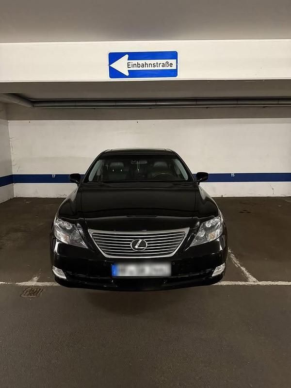 Schwarz Gebraucht 2009 Lexus LS460 Limousine | 14.999 € - Bild 1/4