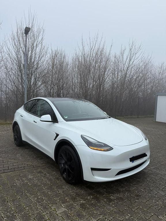 Weiß Gebraucht 2022 Tesla Model Y Long Range AWD SUV | 33.600 € (Fairer Preis) - Bild 1/4