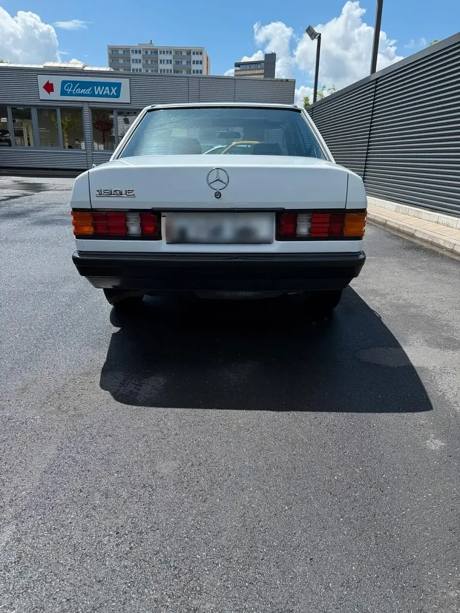 Gebraucht Mercedes 190 119 PS (87 kW) 1987 Weiß Limousine