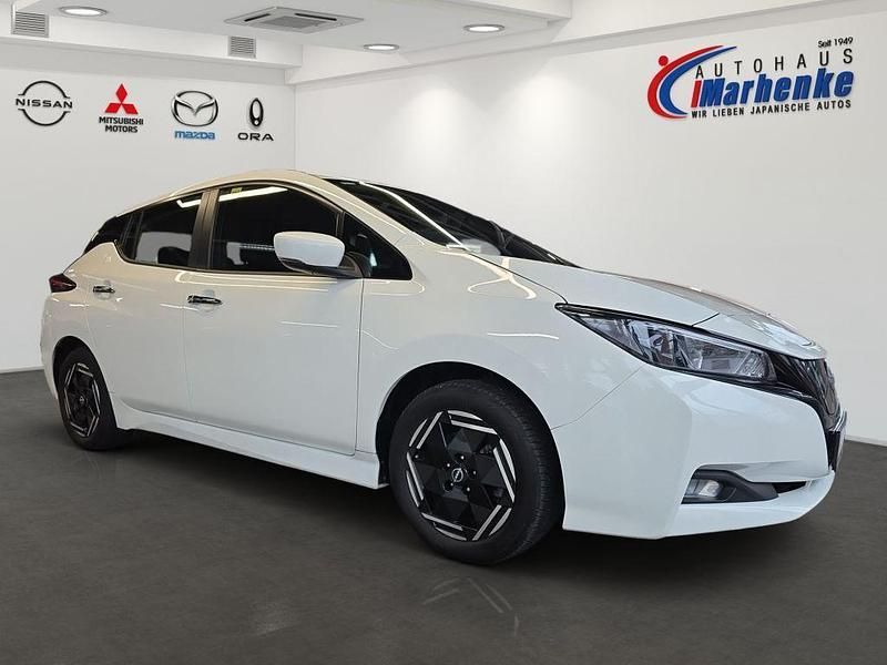 Gebraucht Nissan Leaf Acenta 110 kW (150 PS) 2022 Weiß Kleinwagen