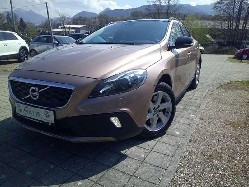 Gebraucht Volvo V40 CC Summum 150 PS (110 kW) 2013 Rawcoppermetallic Kombi