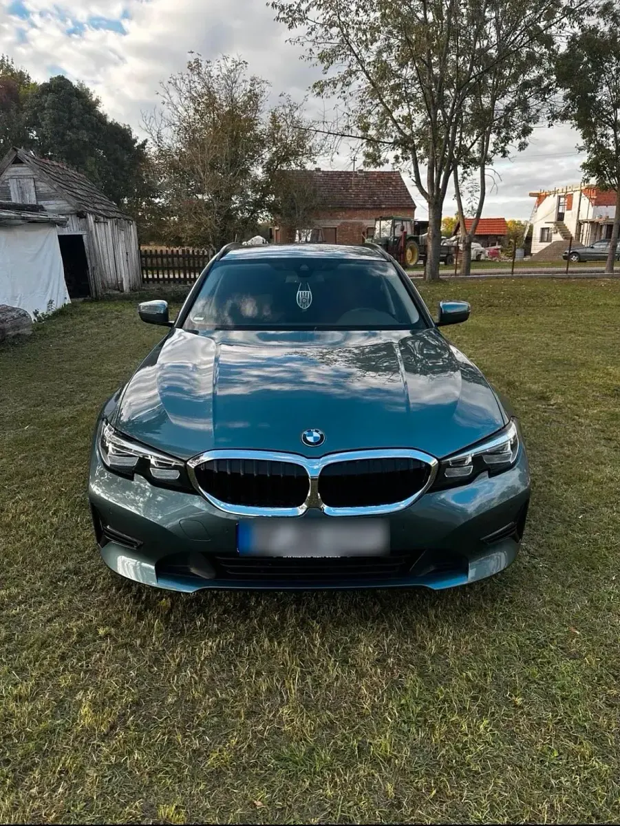 Gebraucht BMW 320e 190 PS (139 kW) 2020 Grün Kombi