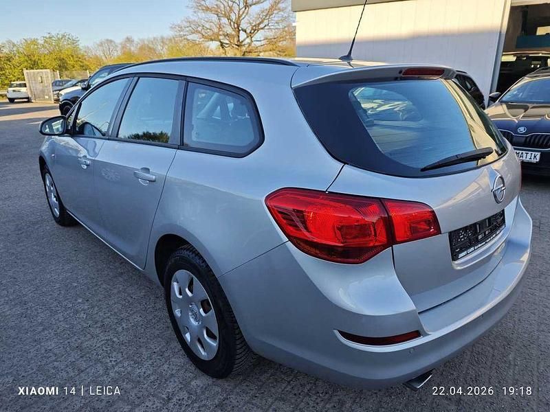Second-hand Opel Astra Selection 140 CP (102 kW) 2012 Argintiu Break