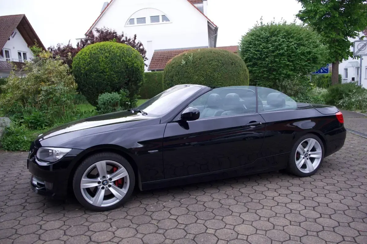 Gebraucht BMW 335 Cabriolet 306 PS (225 kW) 2010 Schwarz Cabrio
