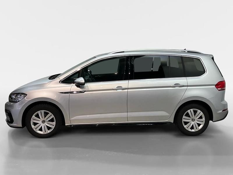Gebraucht VW Touran Highline 150 PS (110 kW) 2024 Reflex silver metallic Van / Kleinbus