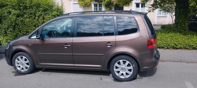 Braun Gebraucht 2012 VW Touran Van / Kleinbus | 3.250 € (Superpreis) - Bild 1/4