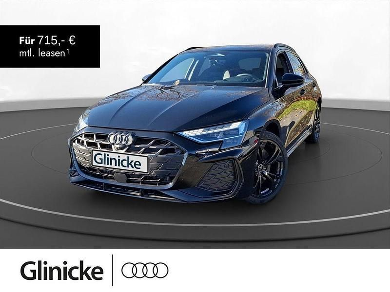 Mythosschwarz metallic Neu 2025 Audi A3 Sportback e-tron S-Line Kleinwagen | 51.850 € (Teuer) - Bild 1/3
