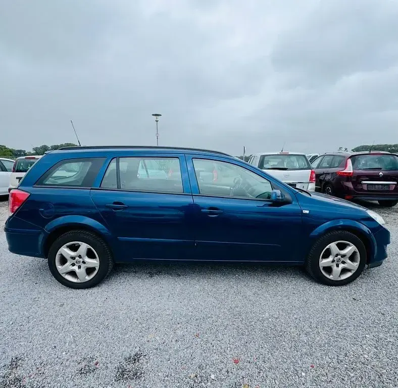 Gebraucht Opel Astra Edition 90 PS (66 kW) 2008 Blau Limousine