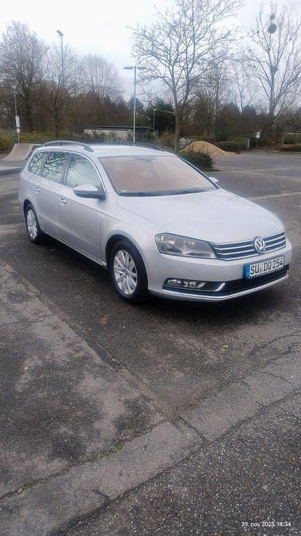 Gebraucht VW Passat Comfortline 105 PS (77 kW) 2012 Grau Limousine