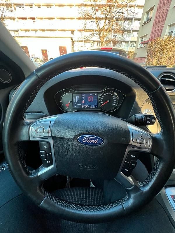 Gebraucht Ford Mondeo 140 PS (102 kW) 2012 Grau Limousine