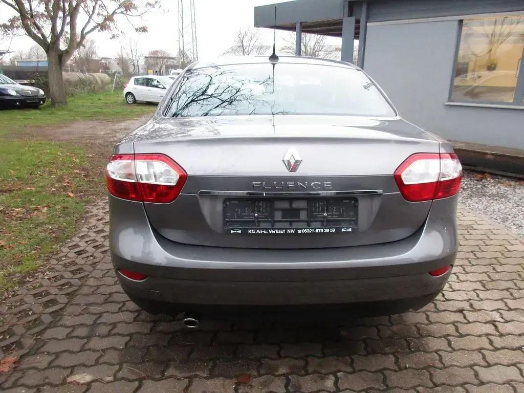 Brugt Renault Fluence Dynamique 110 HK (80 kW) 2011 Grå Sedan
