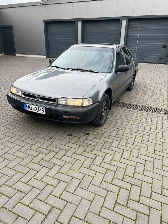 Grau Gebraucht 1991 Honda Accord Limousine | 2.999 € - Bild 1/4