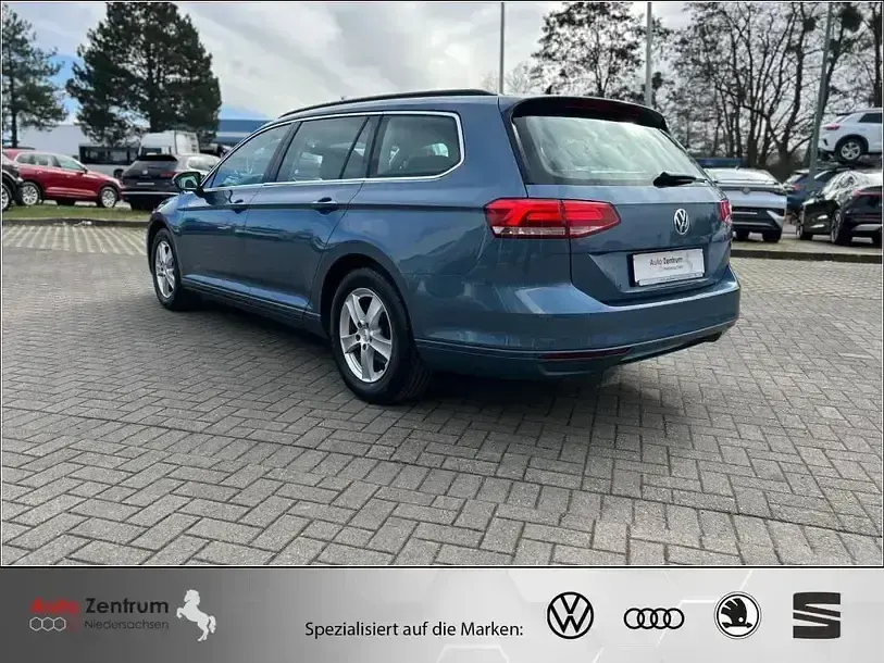 Gebraucht VW Passat Comfortline 190 PS (139 kW) 2018 Harvard blue metallic Kombi