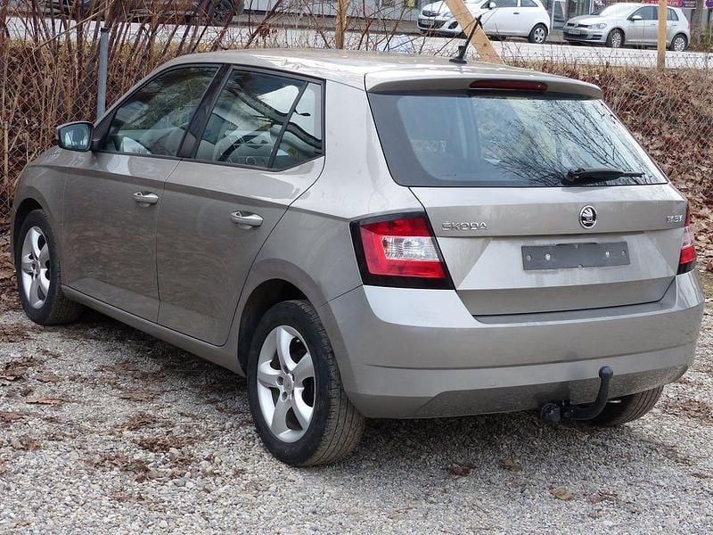 Gebraucht Skoda Fabia Ambition 60 PS (44 kW) 2015 Grau Limousine