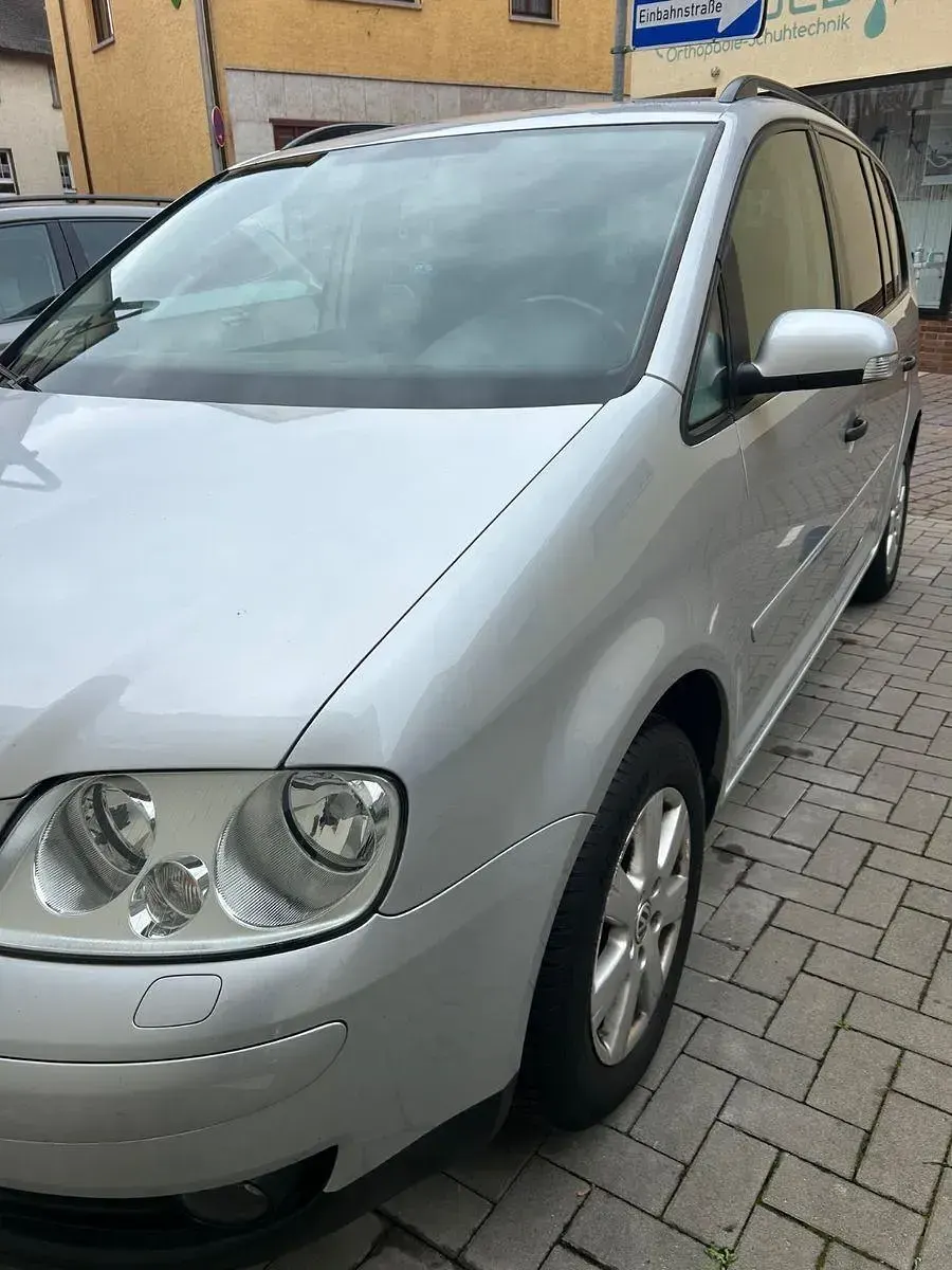 Gebraucht VW Touran 105 PS (77 kW) 2005 Silber Van / Kleinbus