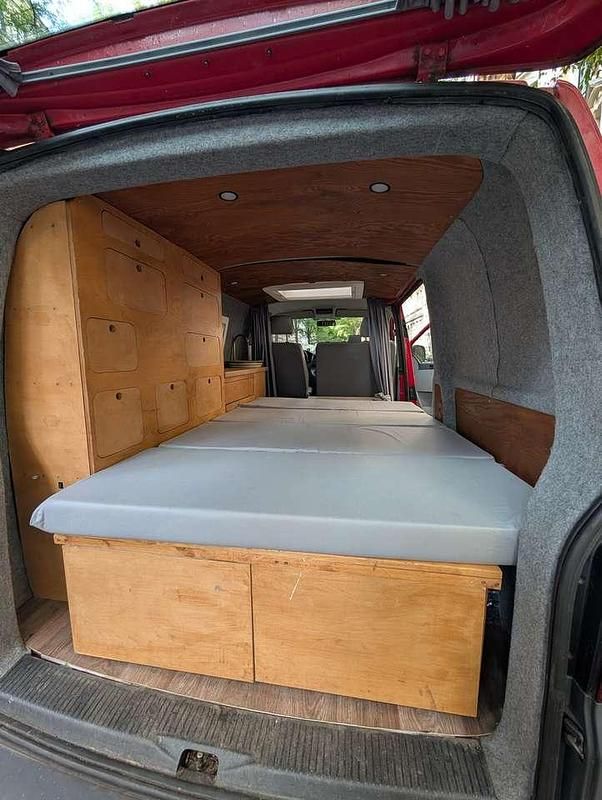 Gebraucht VW T5 102 PS (75 kW) 2009 Rot Van