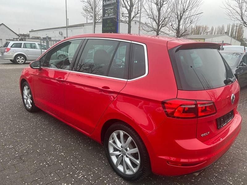 Rot Gebraucht 2016 VW Golf Sportsvan Highline Van / Kleinbus | 12.470 € (Superpreis) - Bild 1/4