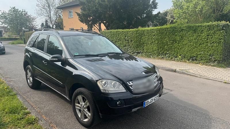 Schwarz Gebraucht 2006 Mercedes ML320 SUV | 4.500 € - Bild 1/4