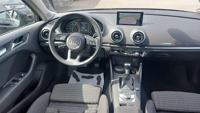 Gebraucht Audi A3 Sport 116 PS (85 kW) 2017 Mythosschwarz metallic Limousine