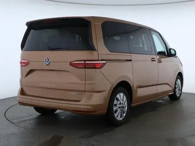 Używany VW Multivan Basis 245 KM (180 kW) 2025 Brązowy Minivan