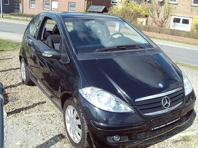 Gebraucht Mercedes A150 95 PS (69 kW) 2007 Kosmosschwarz  metalliclack (metallic) Kleinwagen