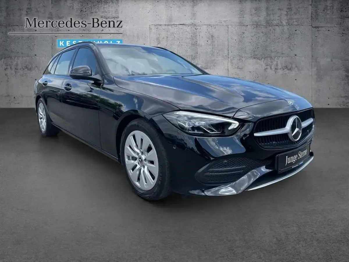 Gebraucht Mercedes C200 163 PS (119 kW) 2023 Unilack schwarz Kombi