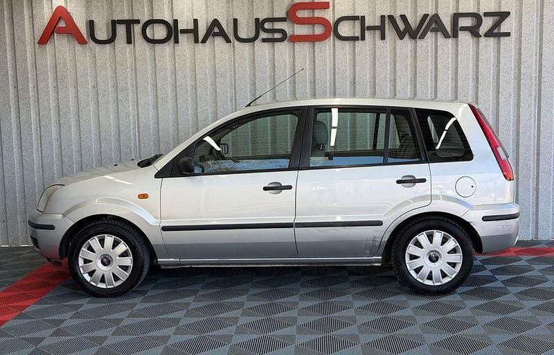 Gebraucht Ford Fusion Ambiente 80 PS (58 kW) 2003 Polarsilber metallic Kleinwagen