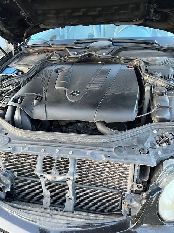 Gebraucht Mercedes E220 Avantgarde 170 PS (125 kW) 2007 Schwarz Limousine