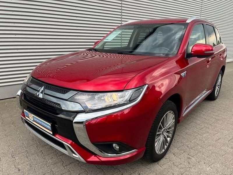 Rot Gebraucht 2021 Mitsubishi Outlander P-HEV Spirit Limousine | 23.479 € (Fairer Preis) - Bild 1/4