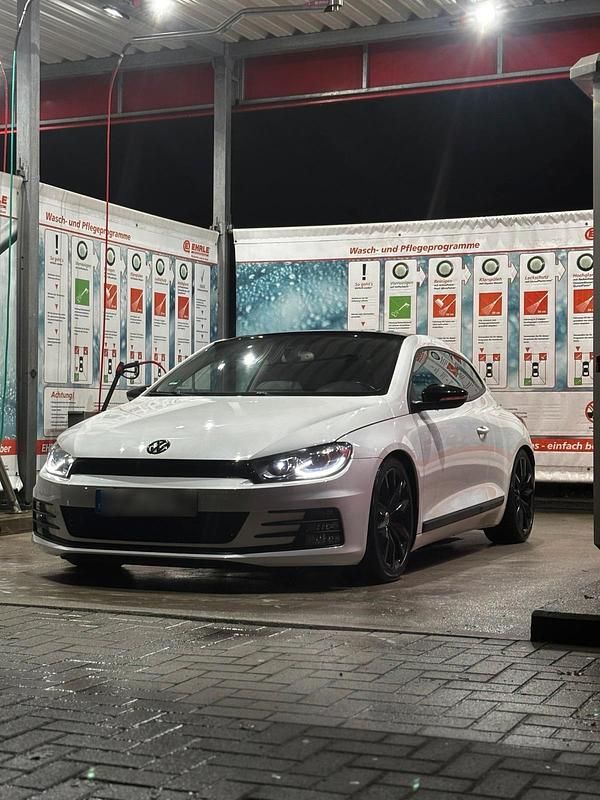 Gebraucht VW Scirocco 125 PS (91 kW) 2016 Weiß Coupé