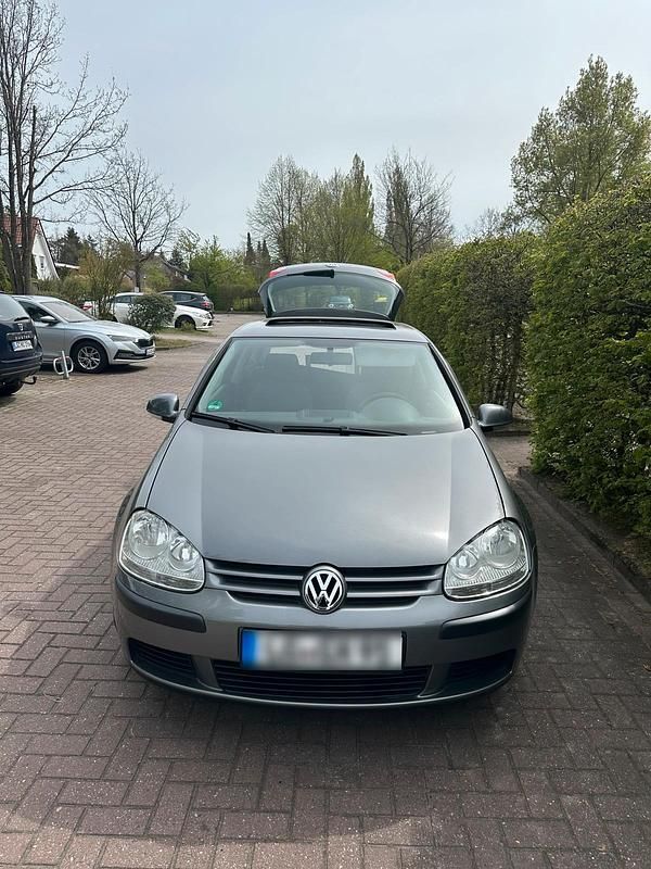 Second-hand VW Golf 75 CP (55 kW) 2005 Gri Coupe