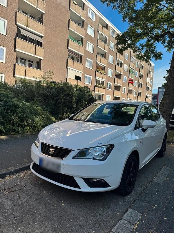 Weiß Gebraucht 2015 Seat Ibiza Stylance Kleinwagen | 7.000 € (Fairer Preis) - Bild 1/4
