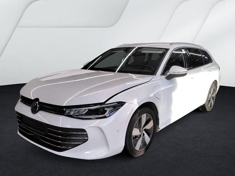 Gebraucht VW Passat Business 150 PS (110 kW) 2025 Pure white Kombi