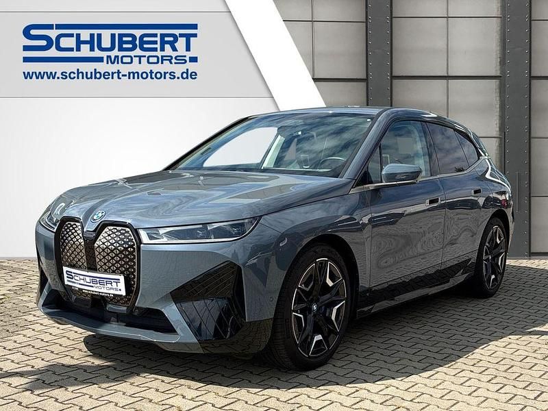 Grau Gebraucht 2023 BMW iX Sport Line SUV | 71.900 € (Teuer) - Bild 1/4