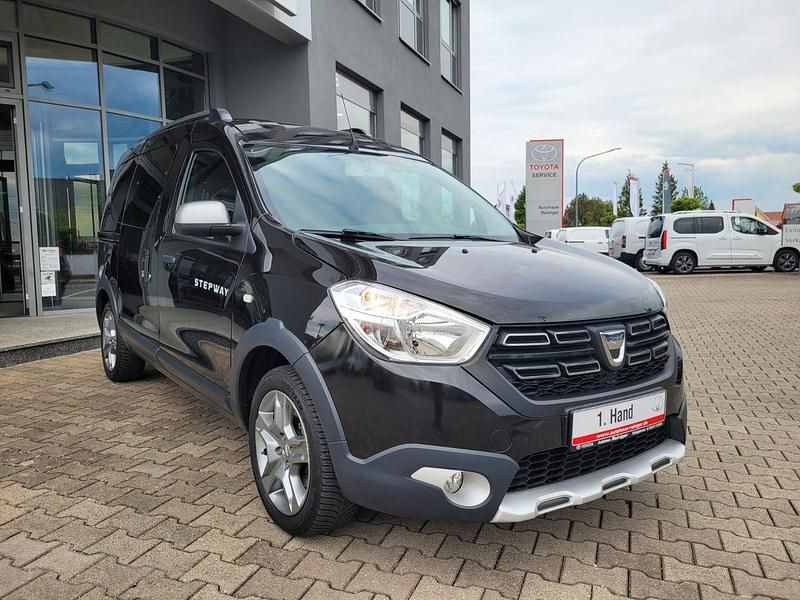 Schwarz Gebraucht 2019 Dacia Dokker Stepway Van | 17.399 € (Etwas zu teuer) - Bild 1/4