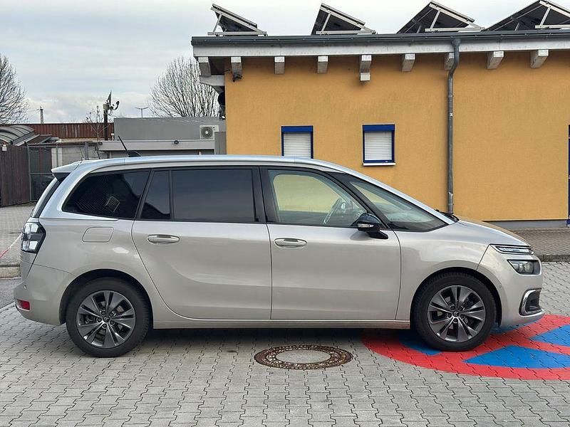 Gebraucht Citroën C4 SpaceTourer Shine 131 PS (96 kW) 2022 Grau Van / Kleinbus