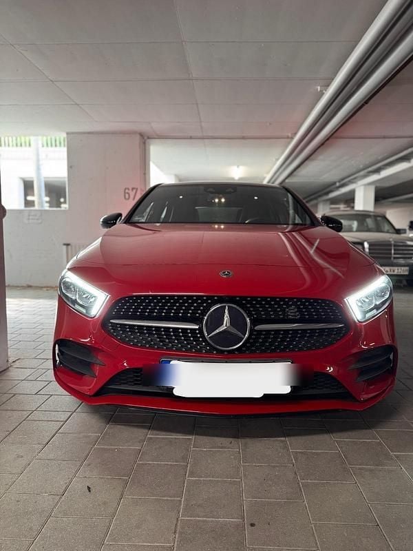 Rot Gebraucht 2018 Mercedes A180 AMG line Kleinwagen | 22.450 € (Guter Preis) - Bild 1/4