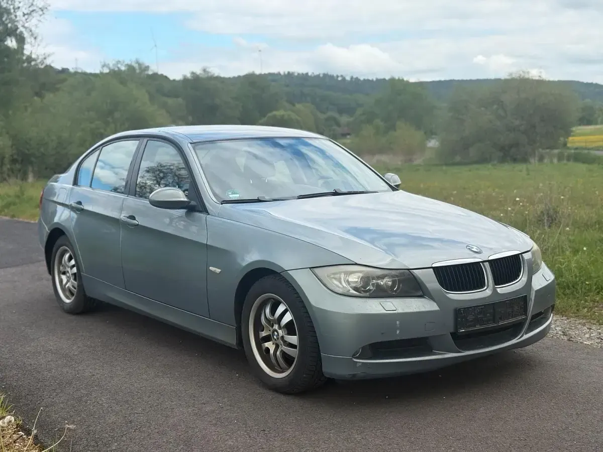 Gebraucht BMW 318 129 PS (94 kW) 2006 Grau Limousine