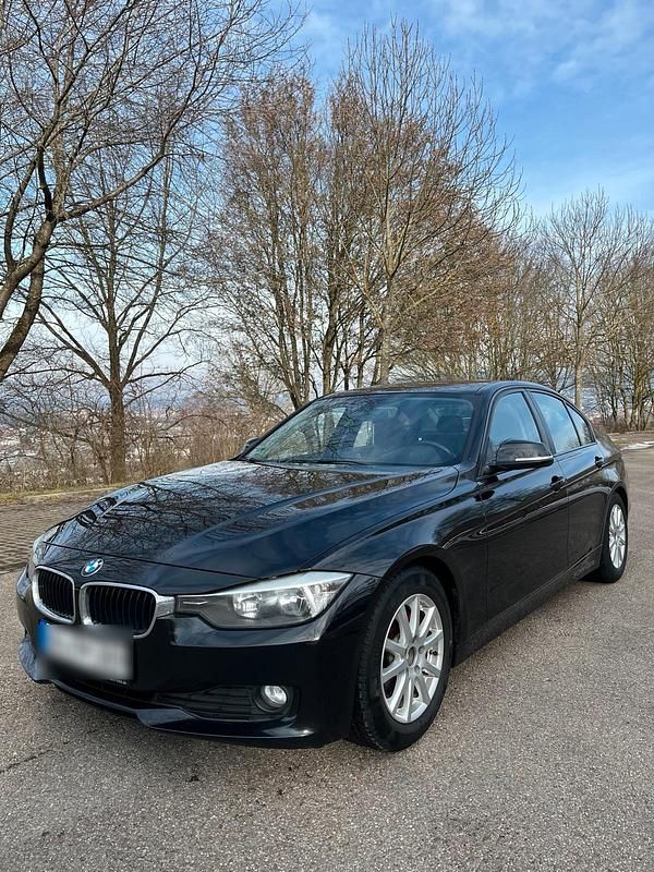 Gebraucht BMW 318 143 PS (105 kW) 2014 Schwarz Limousine