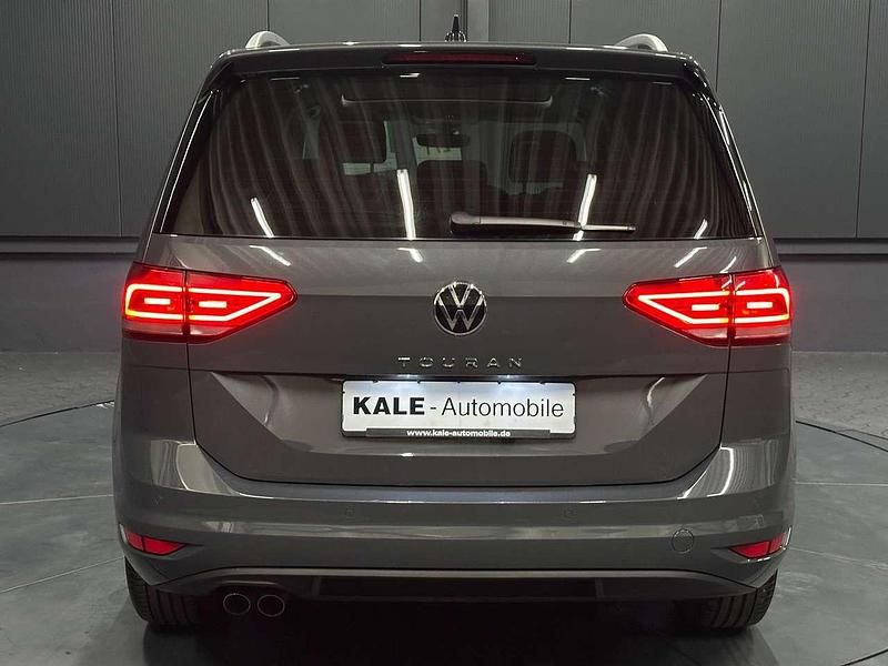 Gebraucht VW Touran Highline 150 PS (110 kW) 2022 Delfingrau metallic Van / Kleinbus