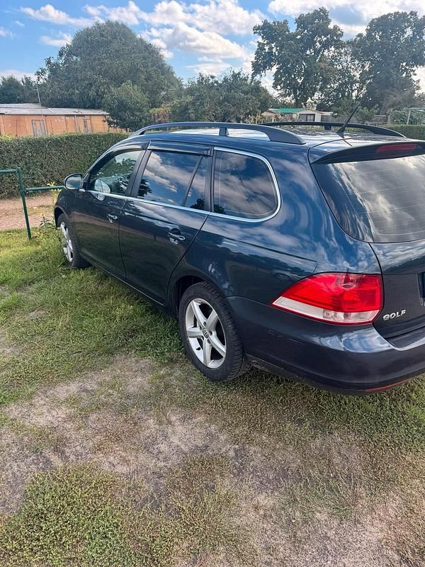 Blau Gebraucht 2009 VW Golf VI Limousine | 2.200 € (Superpreis) - Bild 1/4