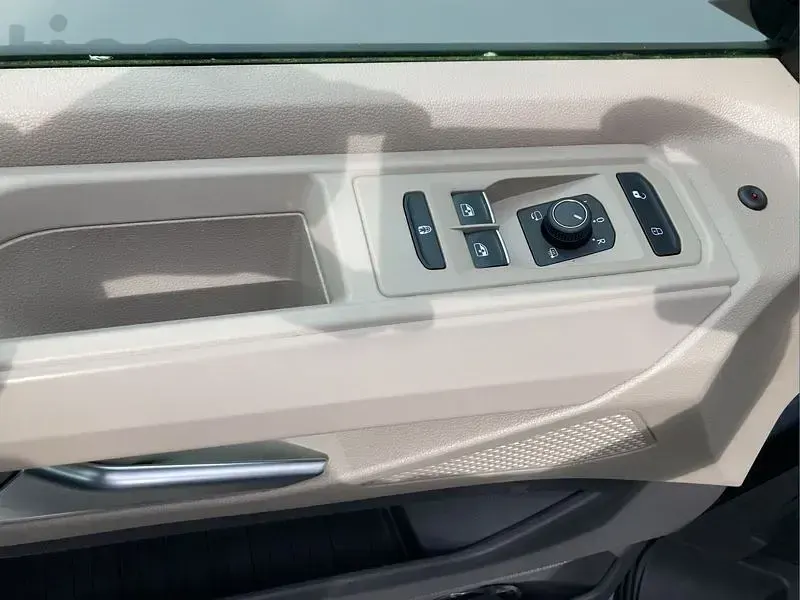 Second-hand VW Multivan 150 CP (110 kW) 2023 Gri Monovolum
