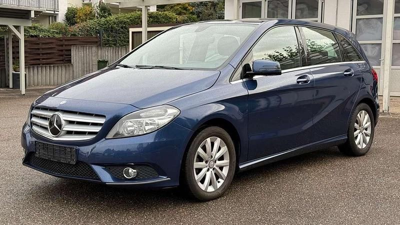 Blau Gebraucht 2012 Mercedes B180 Van / Kleinbus | 5.640 € (Guter Preis) - Bild 1/4