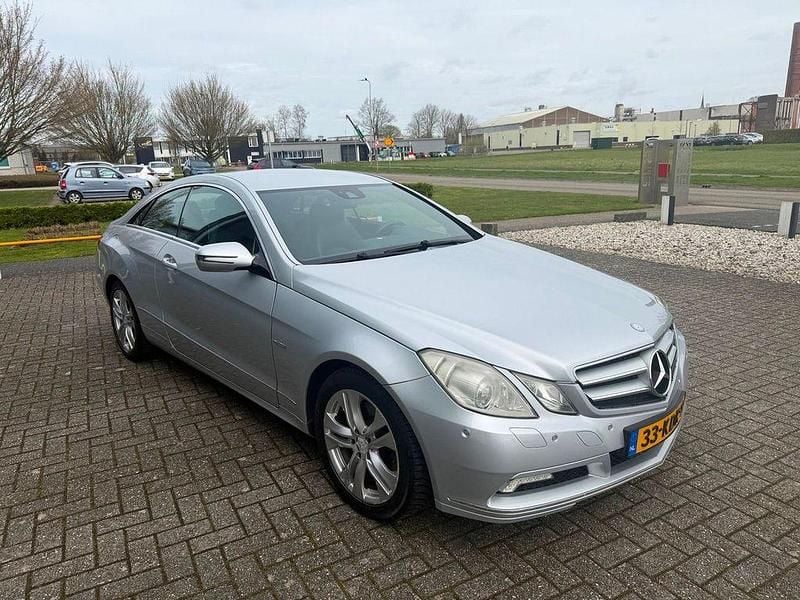 Gebraucht Mercedes E350 Elegance 294 PS (216 kW) 2009 Grau Coupé